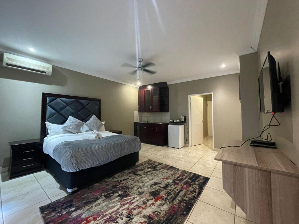 Hotel The Black Crown à Hartbeespoort Extérieur photo